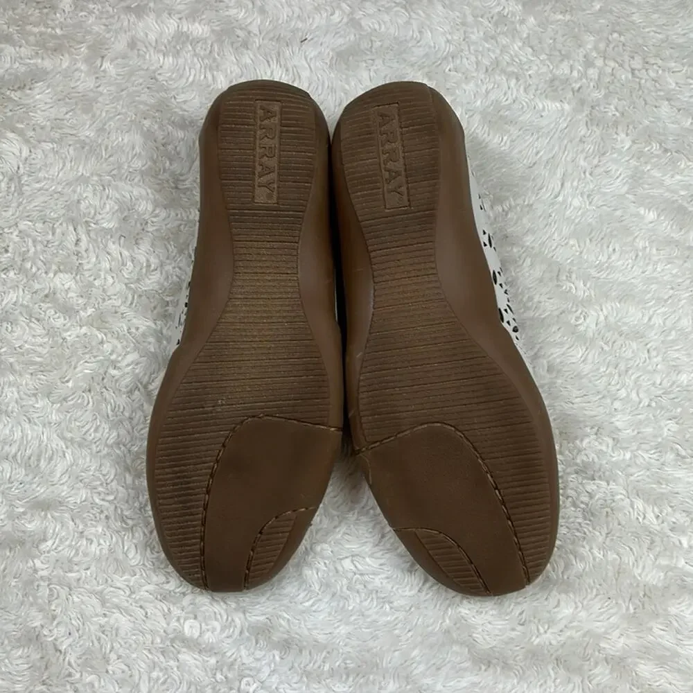 Array‎ Jordan  lasercut cream faux leather slip on ballet flats, shoes size 4.5